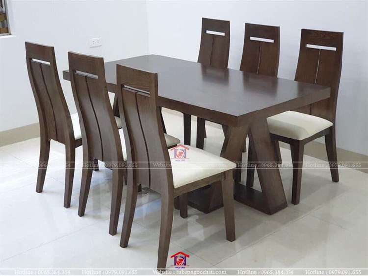 Bàn ăn gỗ sồi Nga phun màu óc chó