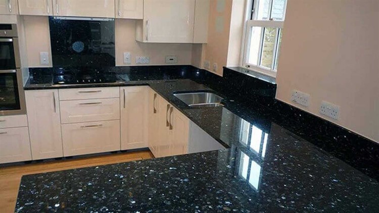 Mặt đá bếp xà cừ