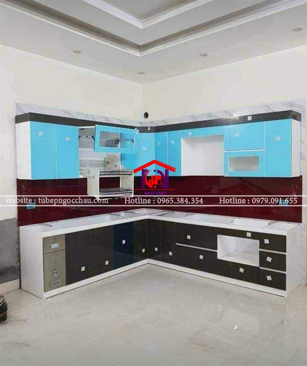 Kính ốp bếp màu đỏ đô