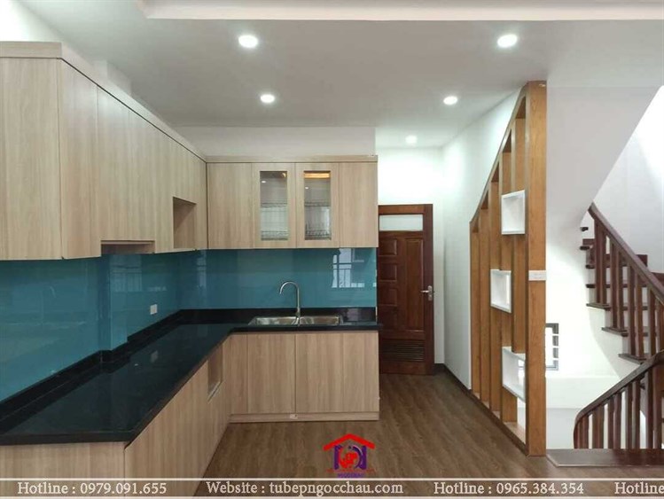 Kính ốp bếp màu xanh dương sáng