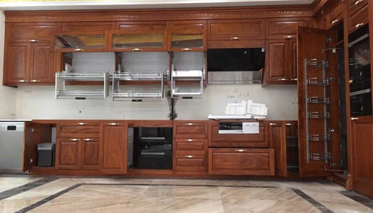 Kính ốp bếp màu trắng sữa