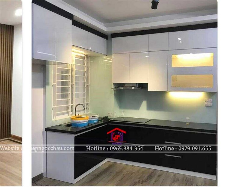 Kính ốp bếp màu trắng xanh