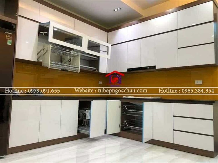 Kính ốp bếp màu vàng thư